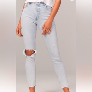 Abercrombie High Rise Skinny Jean LGT RIPPED WASH